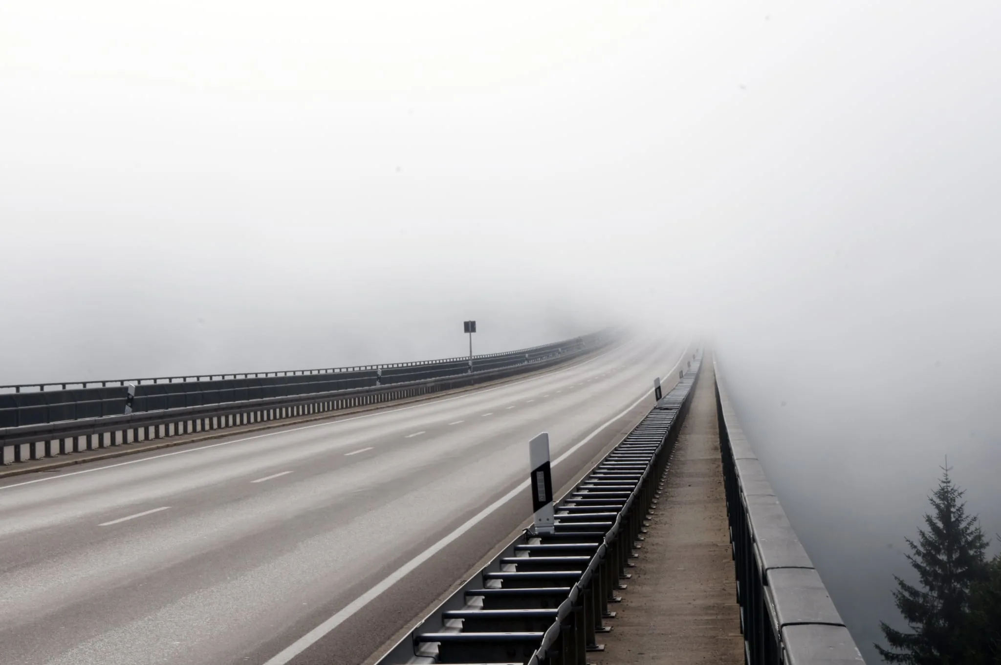 Die unendliche Brücke.